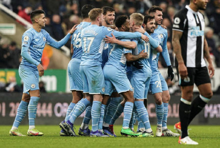  曼城绝杀利物浦豪取十连胜领跑英超  